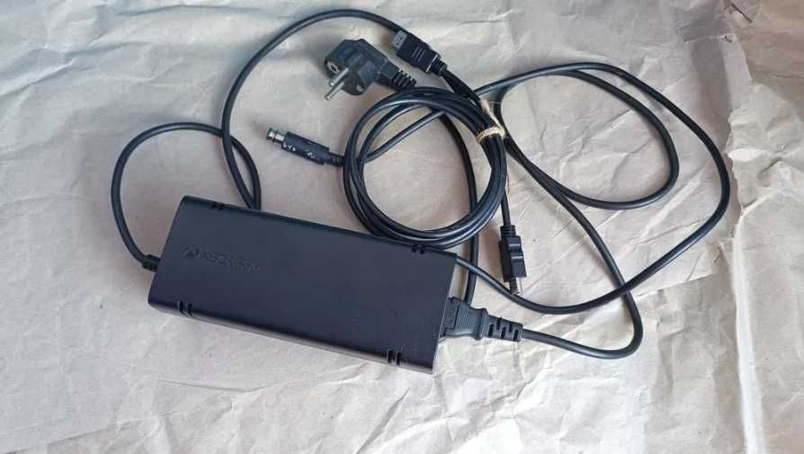 Xbox 360 Slim + 250 Игр Прошитый FREEBOOT