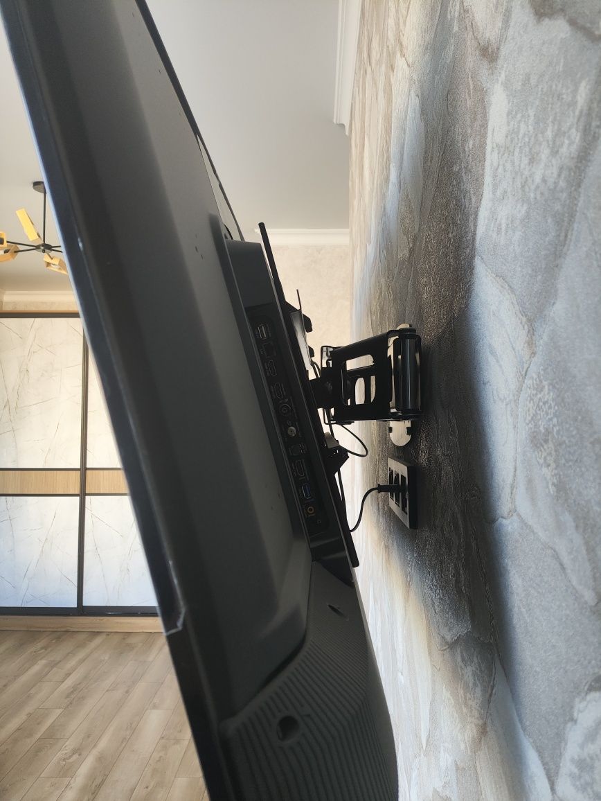 TCL QLED телевизор продам