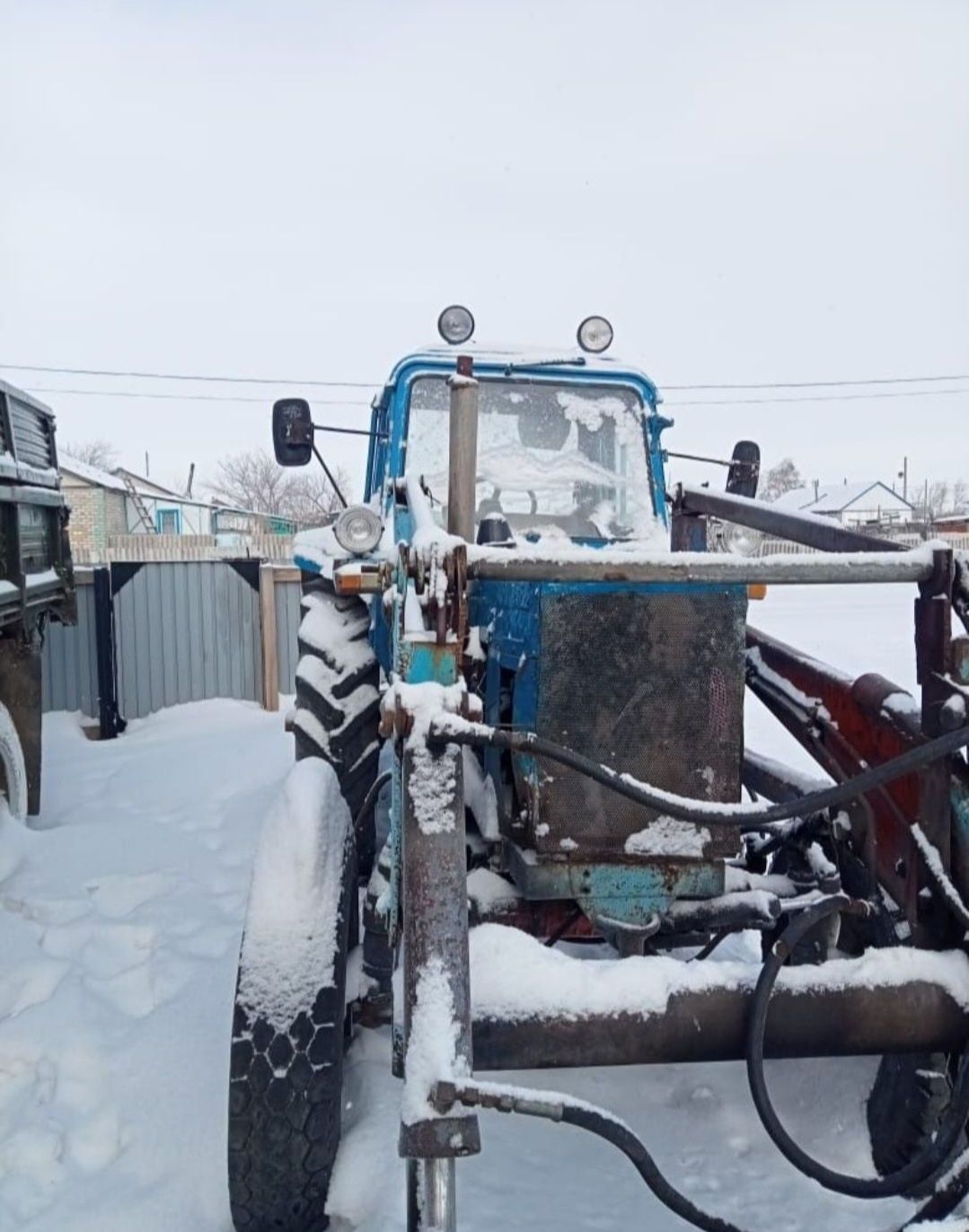 Продам трактор МТЗ-80, с куном, имеется второй ковш, лопата, вилы.