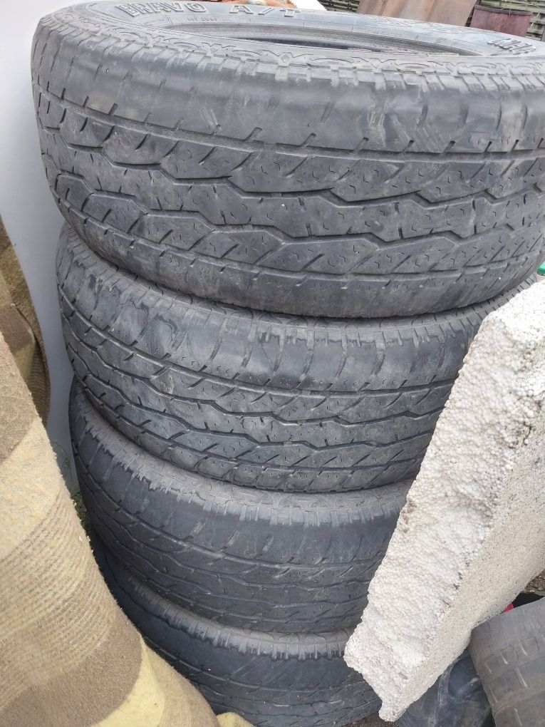 Продам шины зима лето на R17 65/275 Nokian