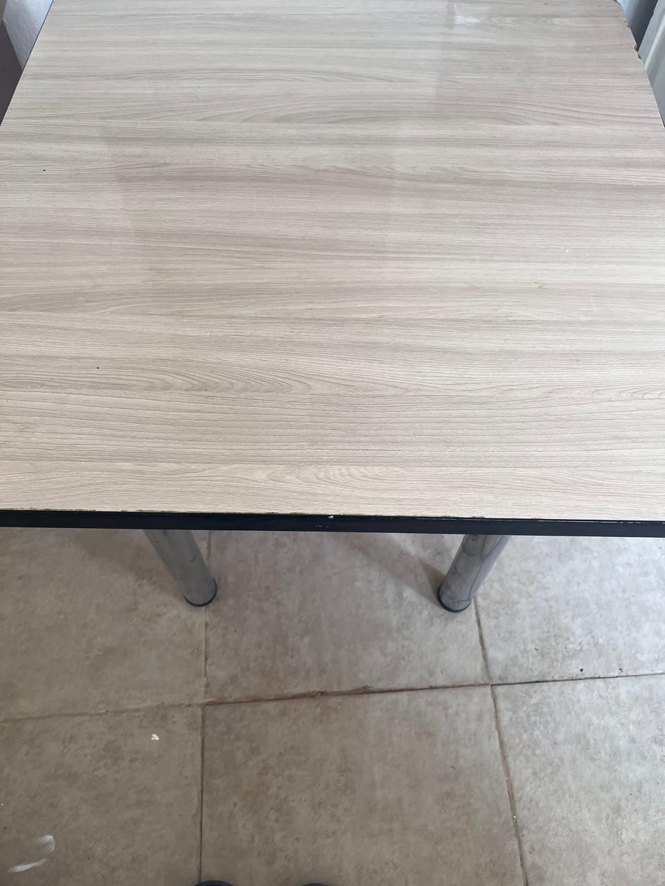 Продам столы разные