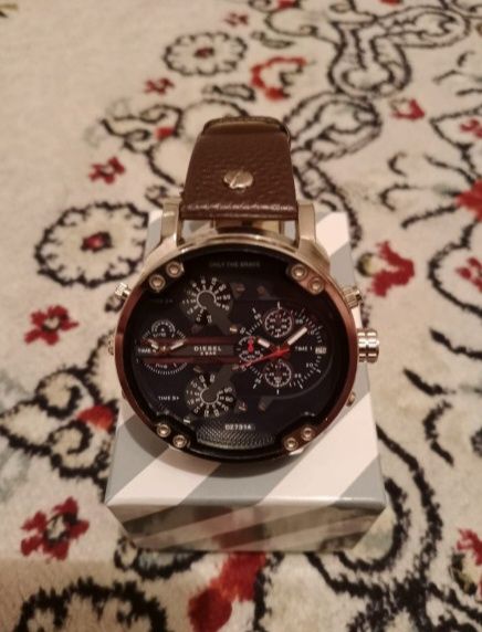 Продам часы diesel
