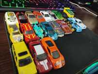 Продам коллекцию оригинальных машинок Hot wheels