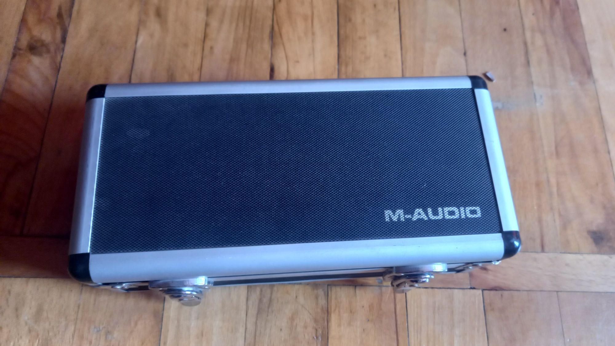 M-Audio Luna - кардиоидный большой диафрагменный конденсаторный студий