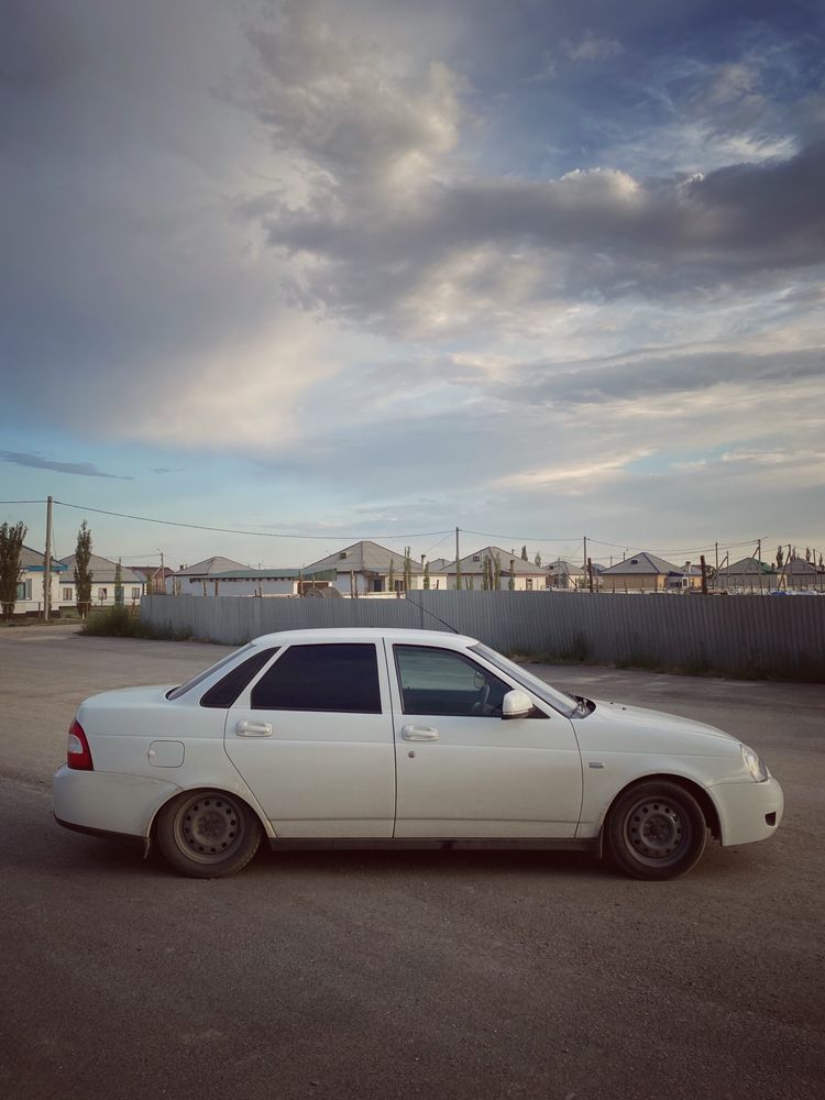 Продам приору год 2014