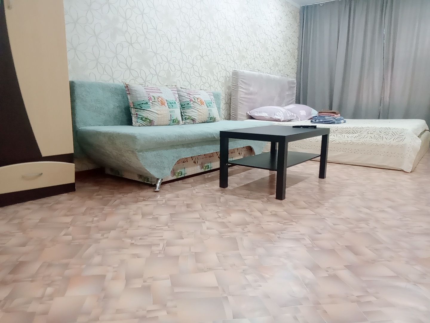 Посуточно сдам 1 комнатную квартиру на С.Тюленина.
