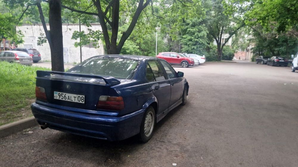 Продам БМВ е36 Седан