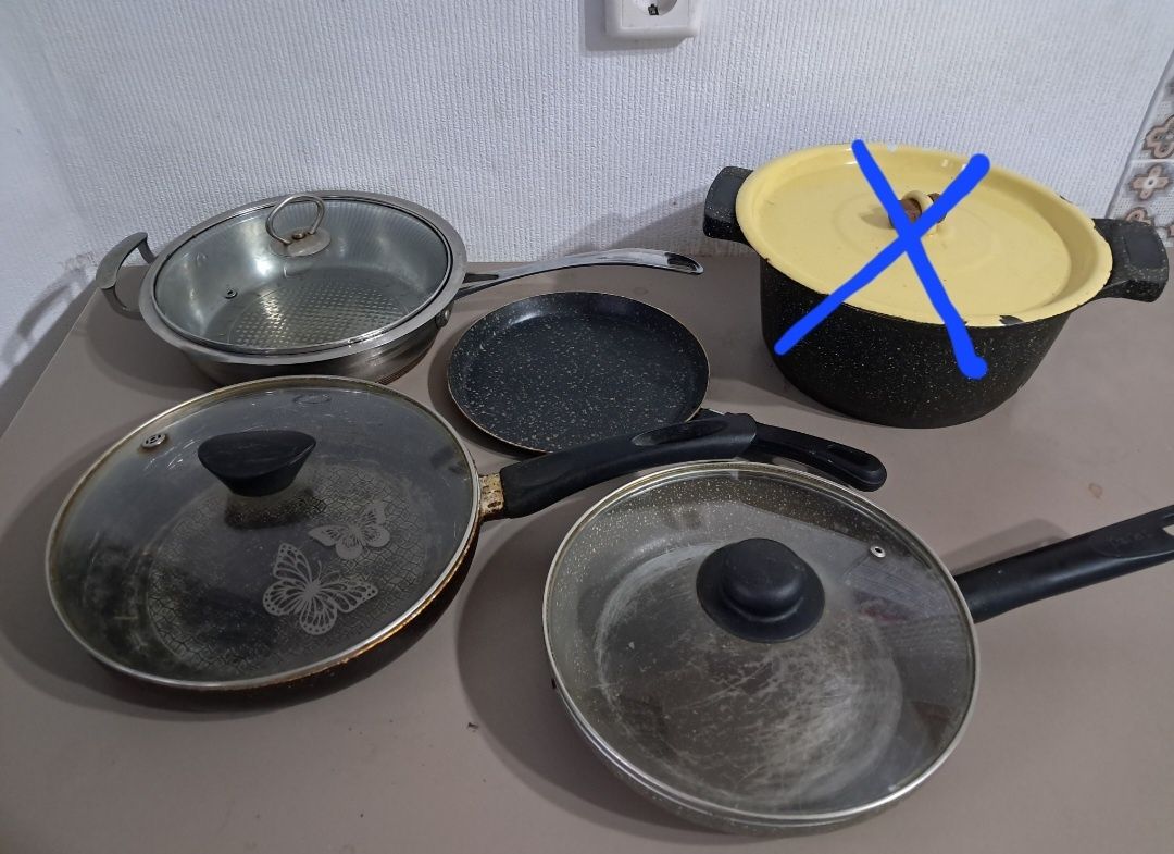 Продам посуду:тарелки, пиала, сковородки, ,кофеварку,чайник