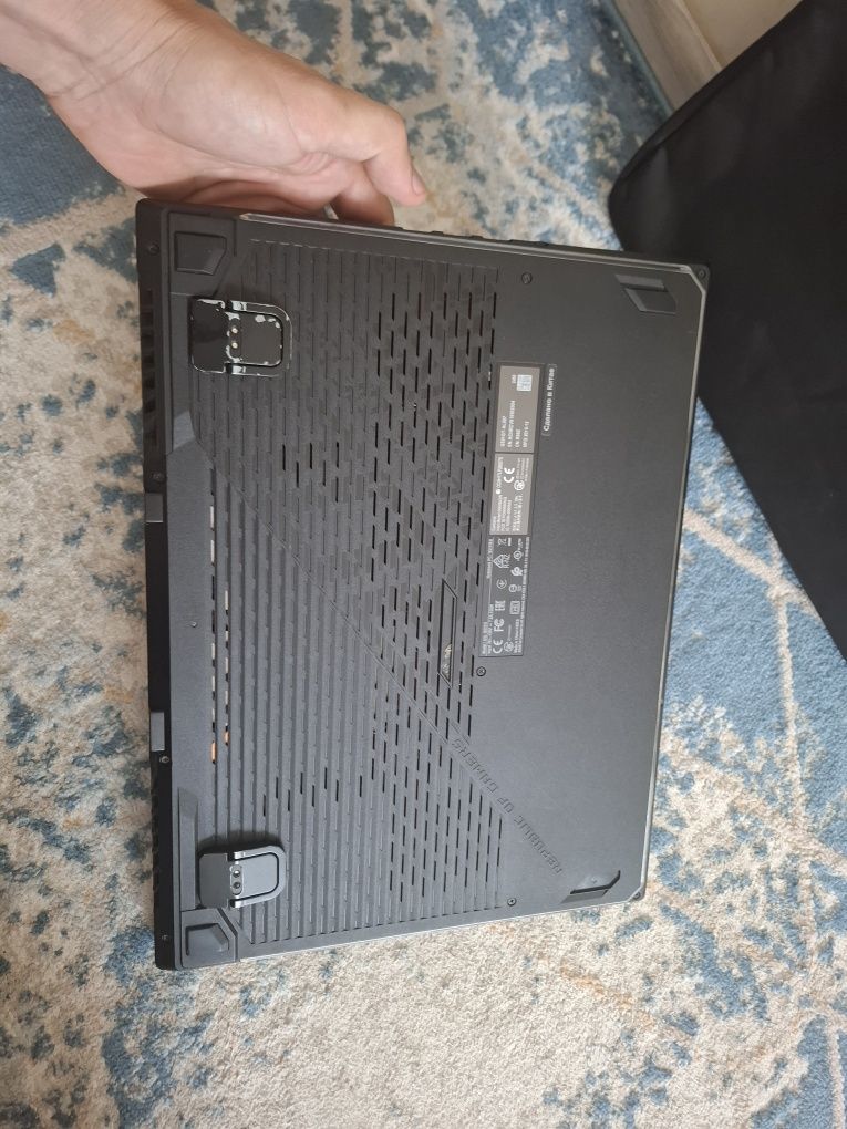 Продам игровой ноутбук Асус fog strix в отличном состояний