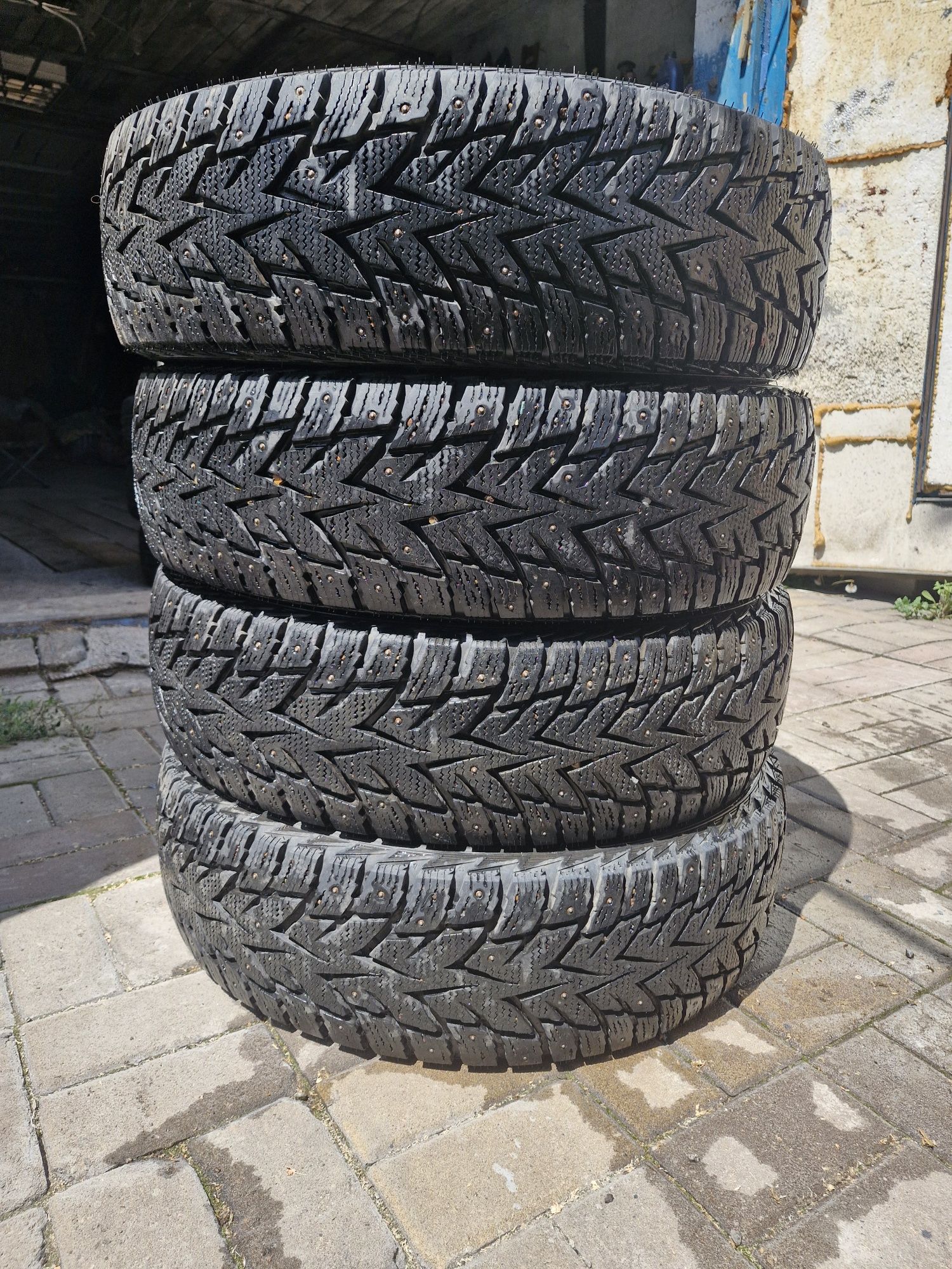 Продам зимнию резину r 16