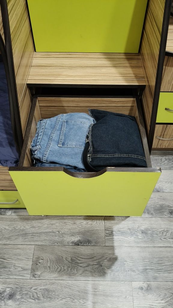 Продам двухярусную кровать