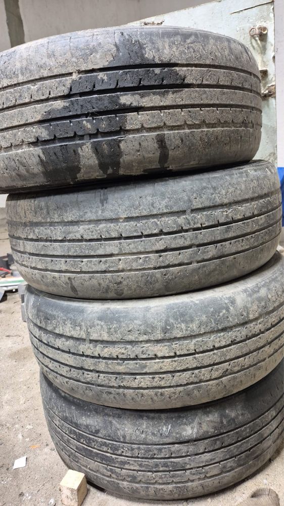 Продам резину летнюю 215/60 R16
