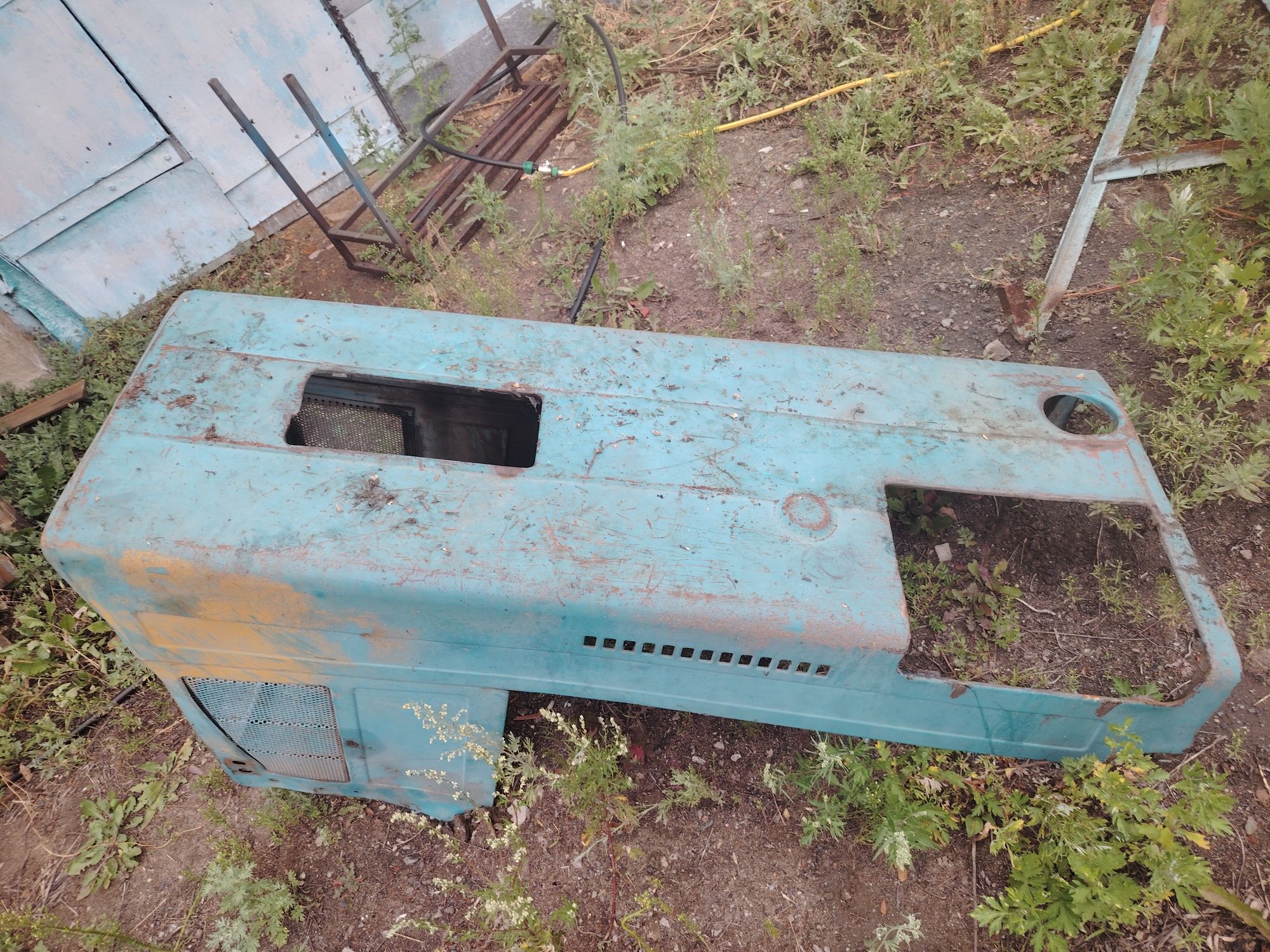 Продам капот на мтз 80