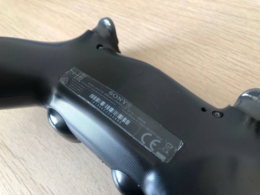 Оригинальный Геймпад на PlayStation 4 (черный)