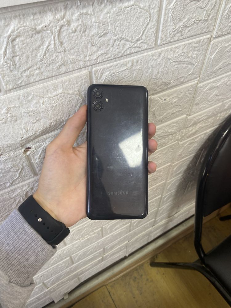 Продам Самсунг А 04е 64gb