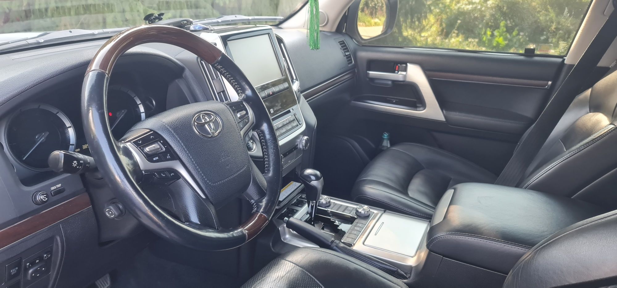 Land Cruiser-200