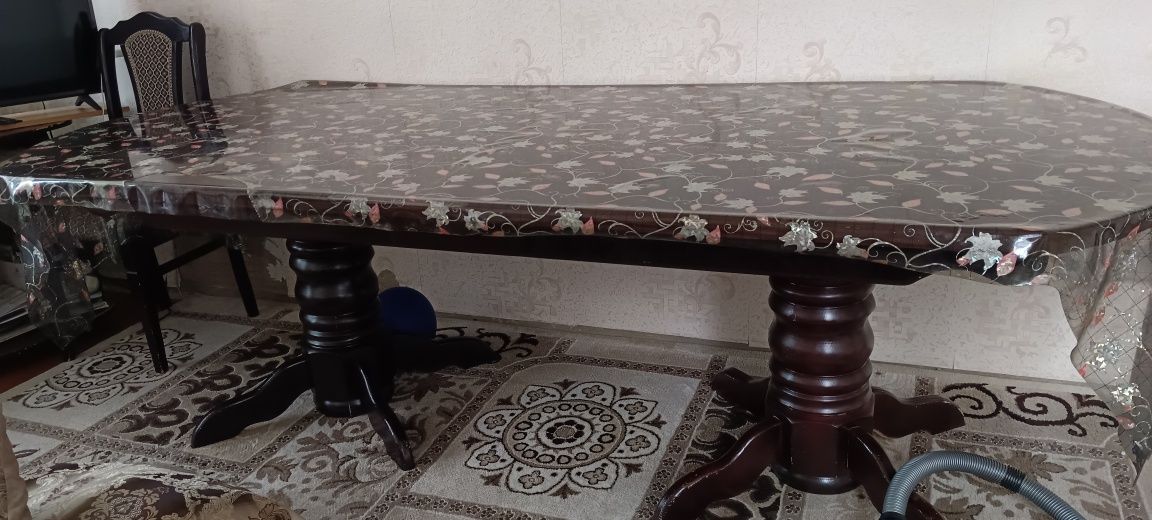 Продом стол с стулья