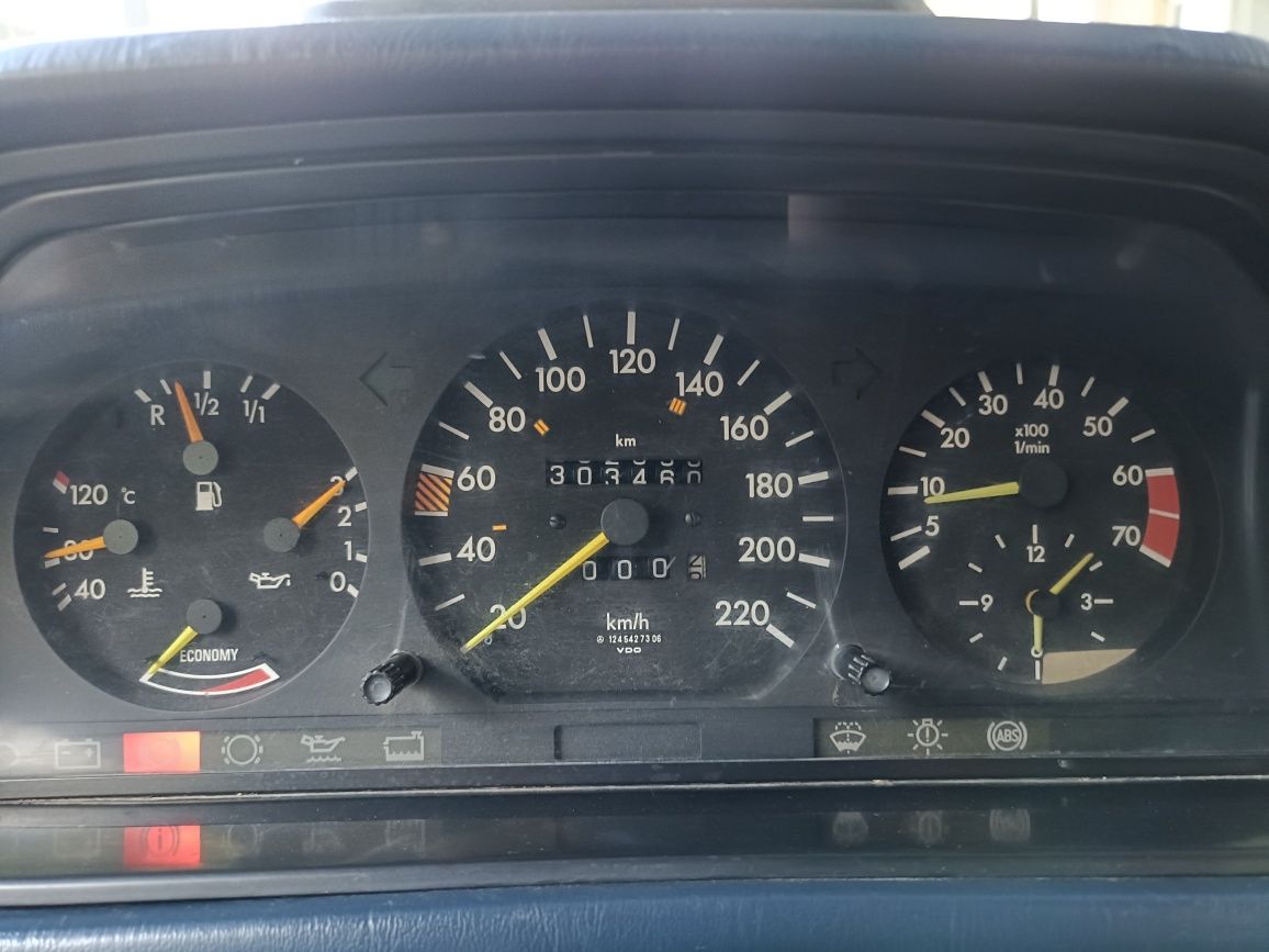 Мерседес w124. Состояние отличное.