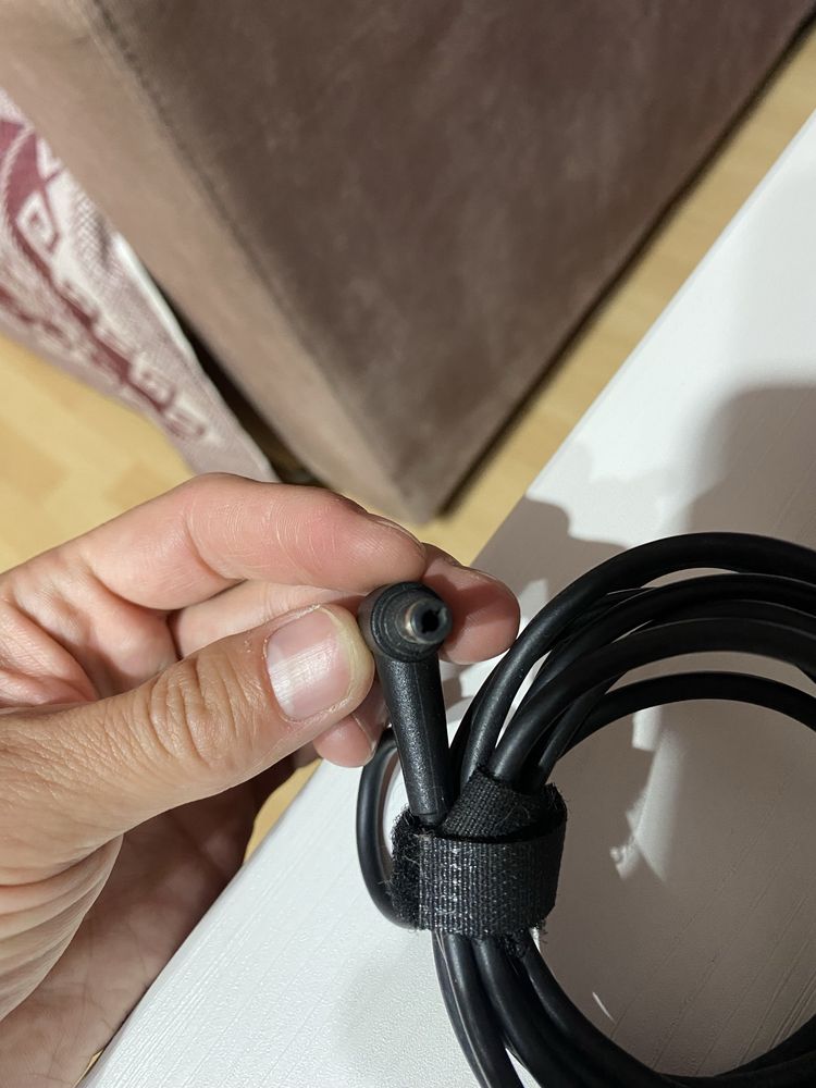 Продам зарядку на ноутбук Asus