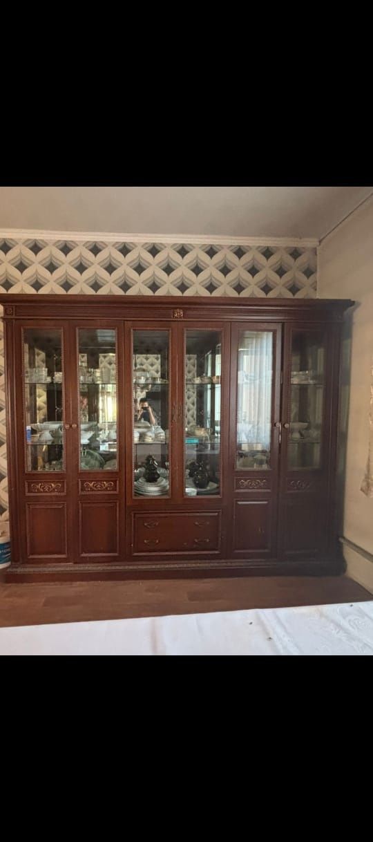 Срочно продам шкаф в гостиную