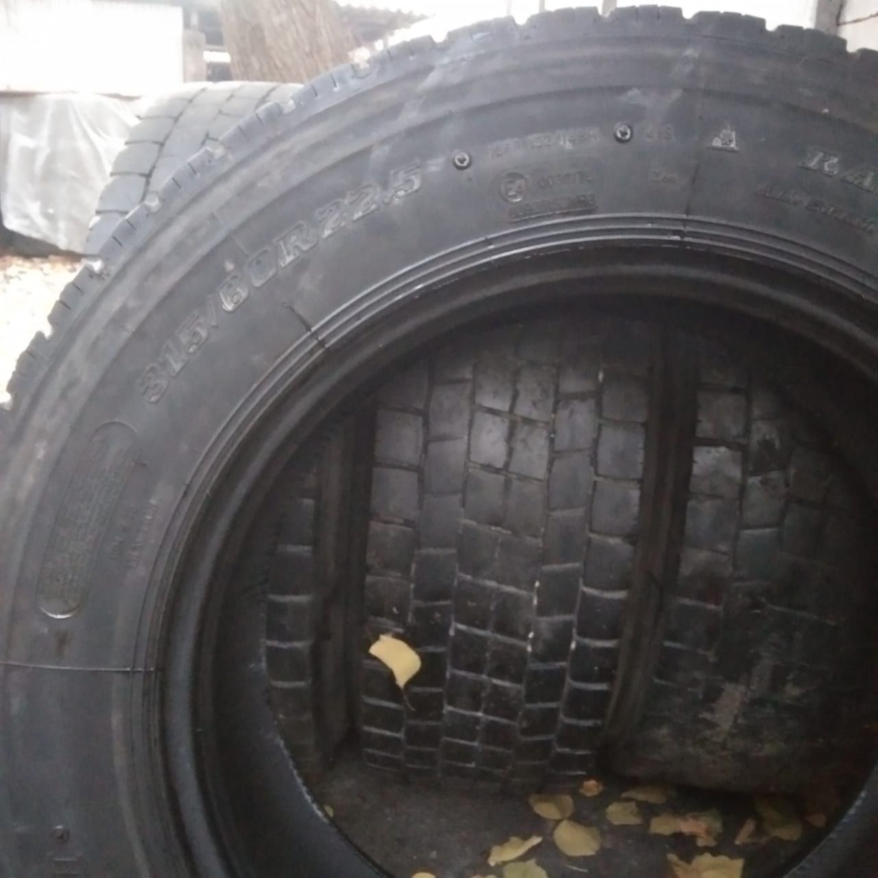 Продам автошины на грузовик