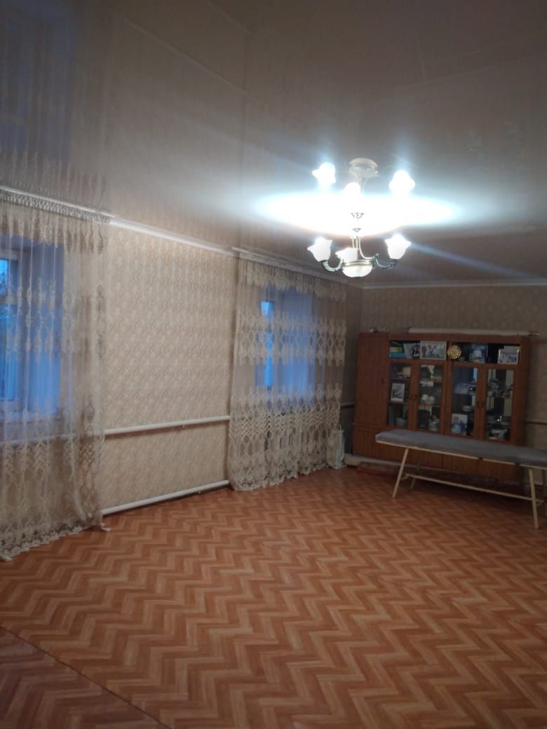 Продам дом, с хоз постройками и 20 соток земли