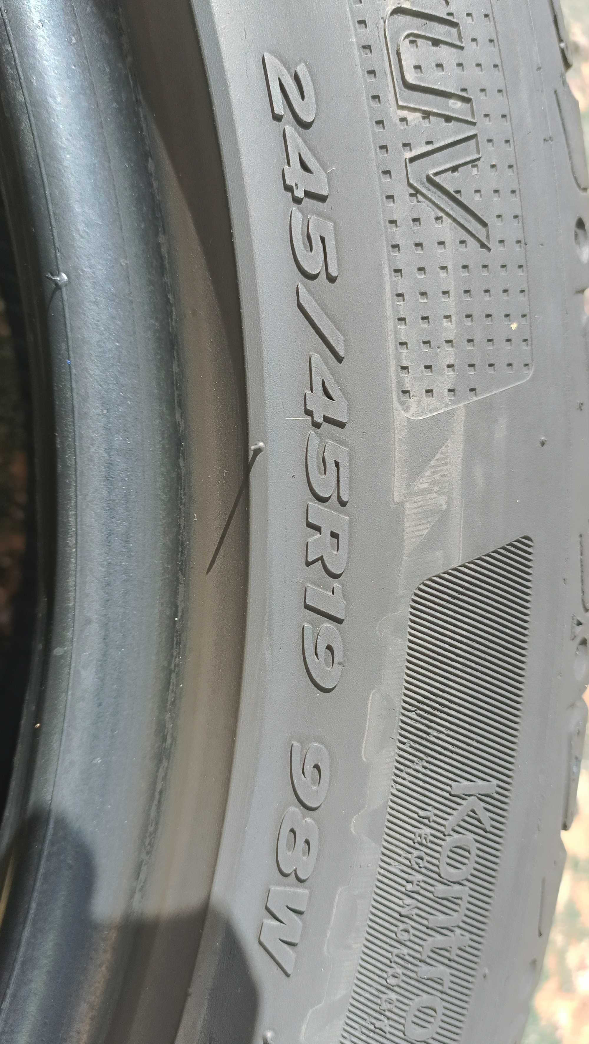 Продам комплект шин Hankook 245/45 R19