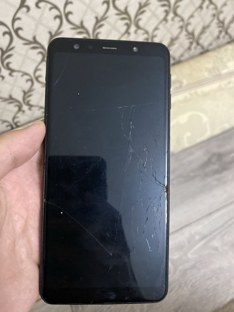 Samsung A7 2018 в неплохом состояний