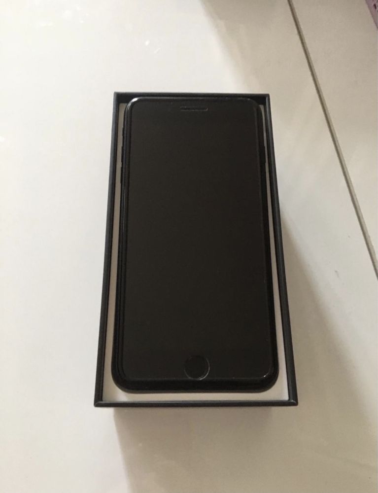 Продам Iphone 7+,128гб,в хорошем состоянии.Всё в комплект входит.