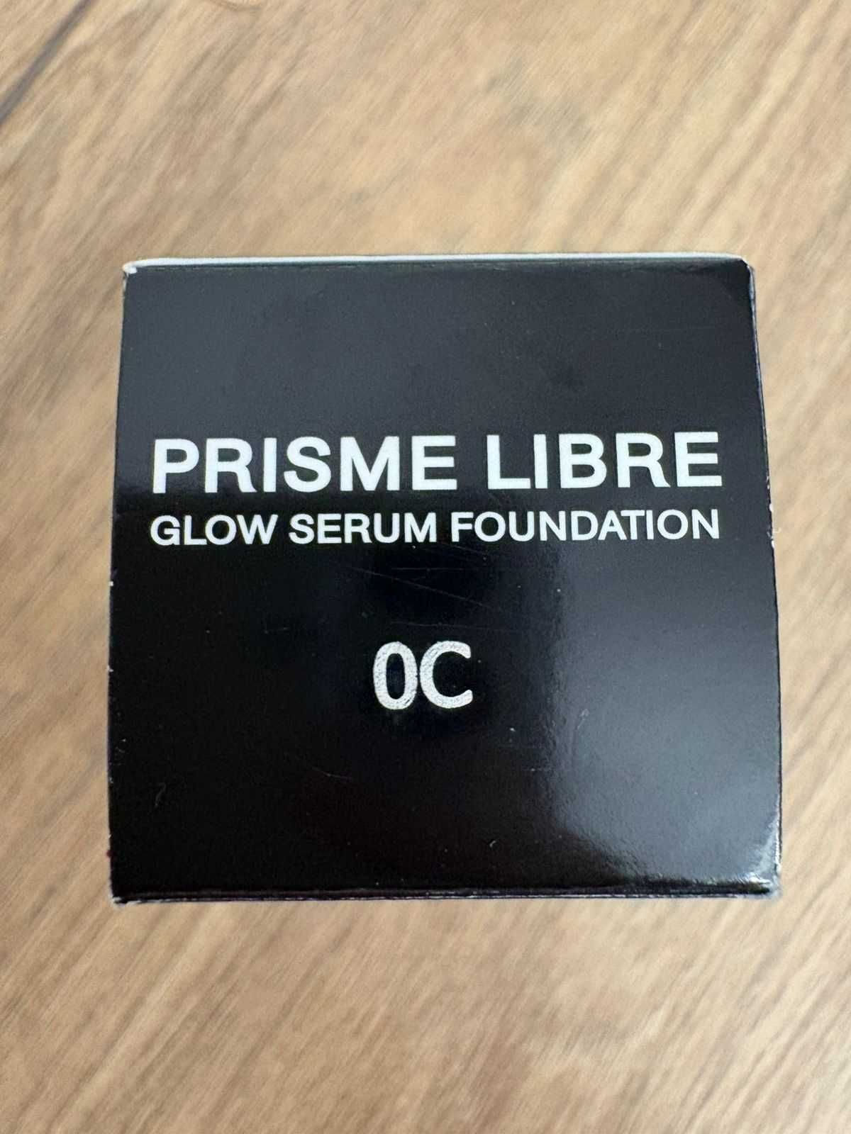 Продам тональный крем-сыворотку Givenchy Prisme Libre Glow