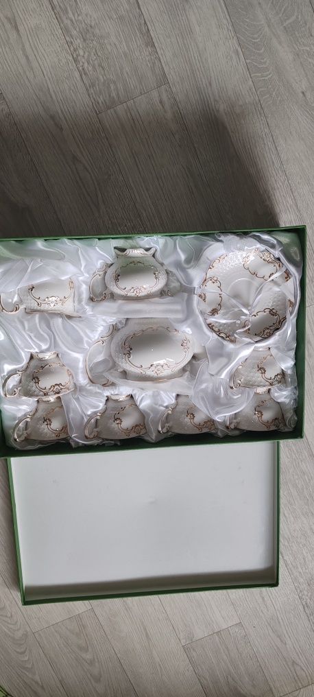 Продам чайный сервиз на 6 персон (новый, в коробке)