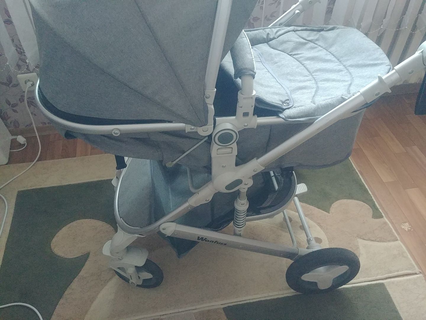Продам каляску     серый цвет