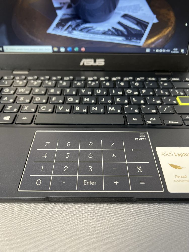 Легкий, компактный и стильный ноутбук ASUS E210 Будь на стиле