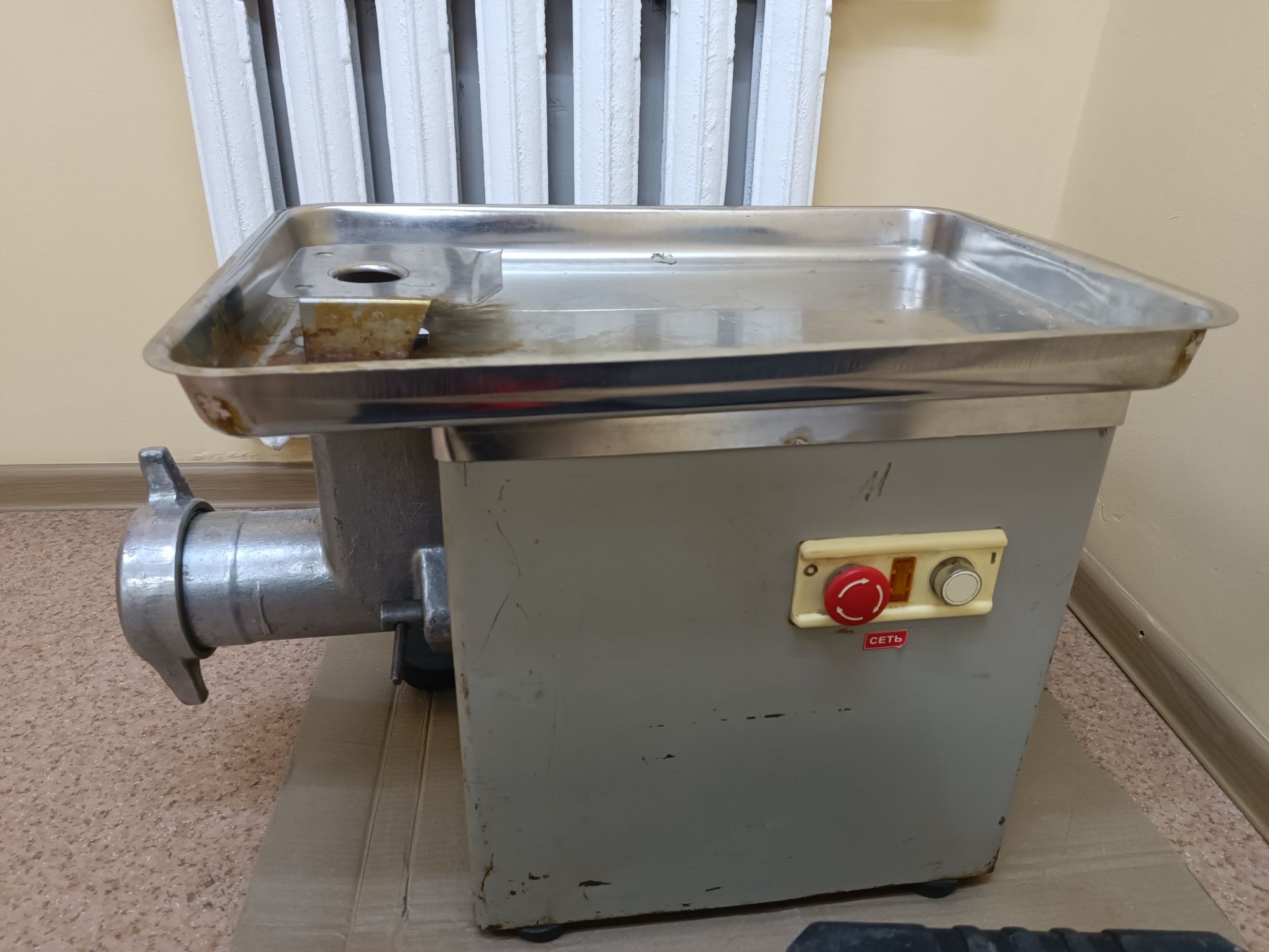 Продам производственную мясорубку МИМ 300 б/у