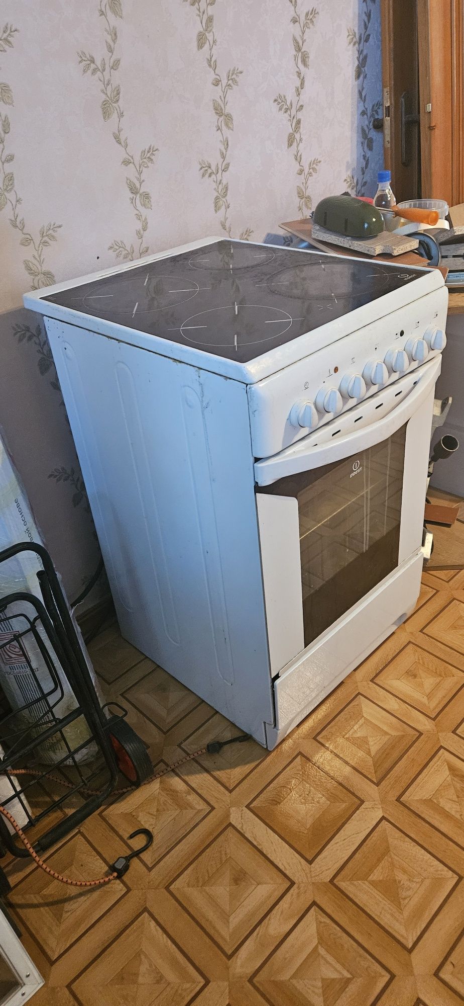 Плита Indesit электрическая