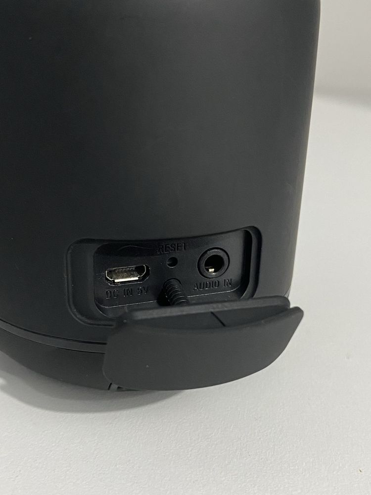 Продам портативную колонку sony
