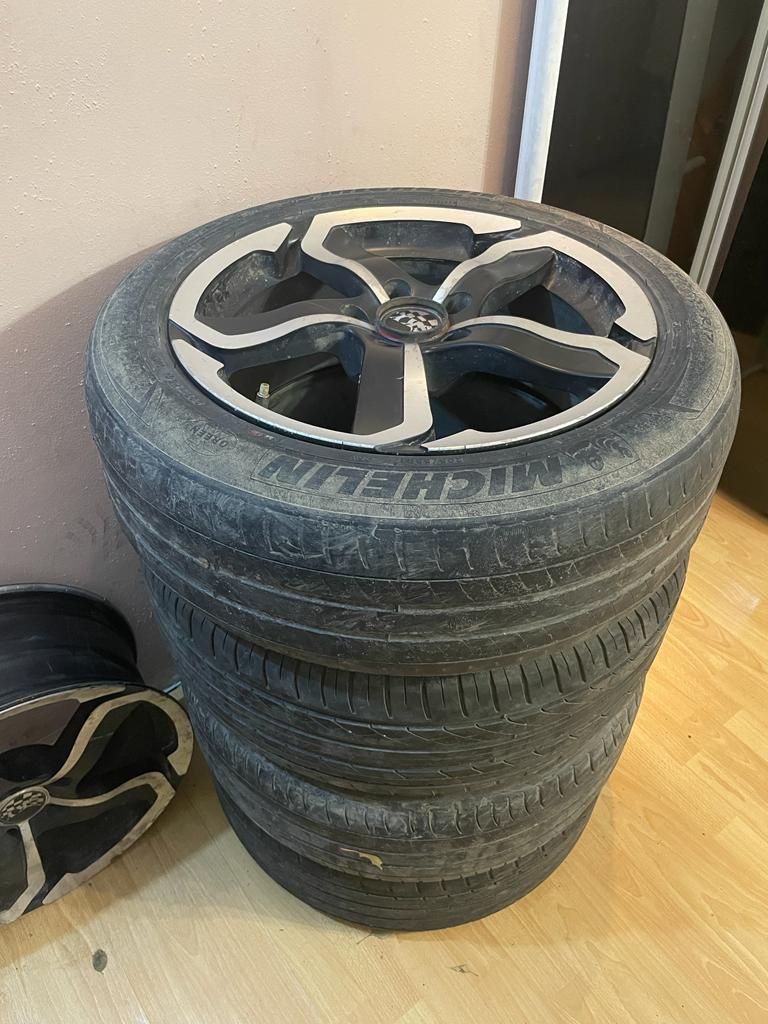 Продам диски r17 с шинами