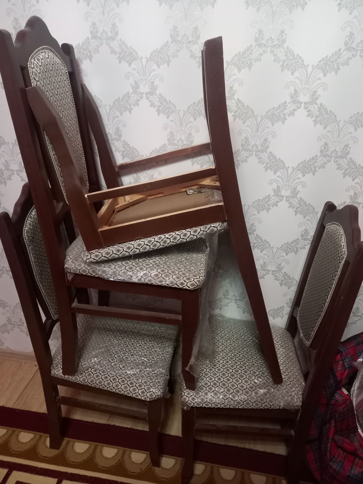 Стуля сатылады көп ұсталмаған бағасы 6 мың теңге 1 штук