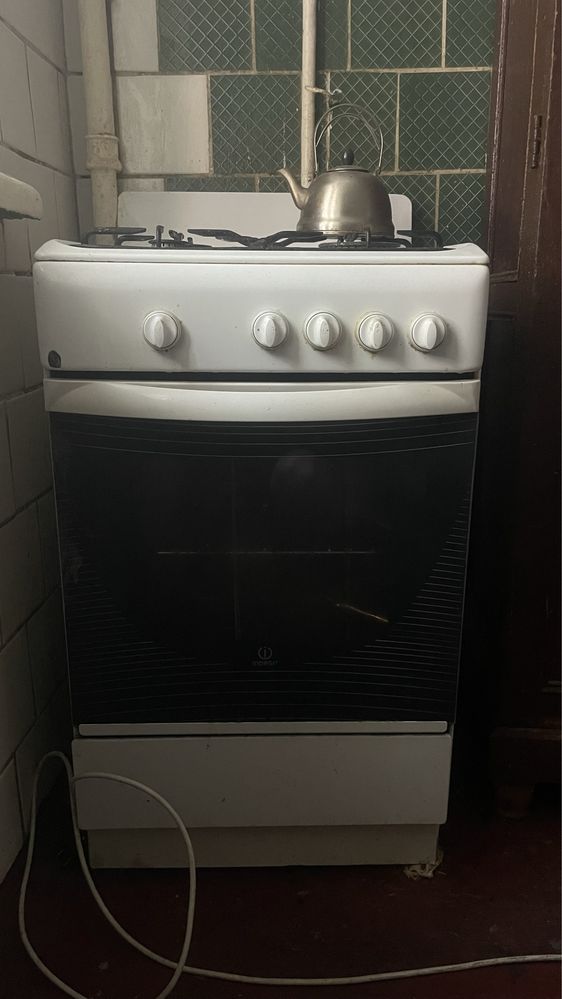 Продам газовую плиту