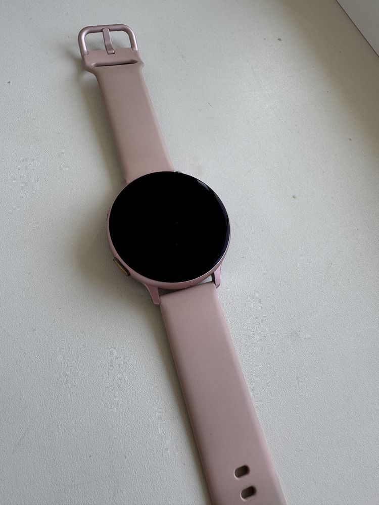Продам смарт-часы Galaxy Watch Active2