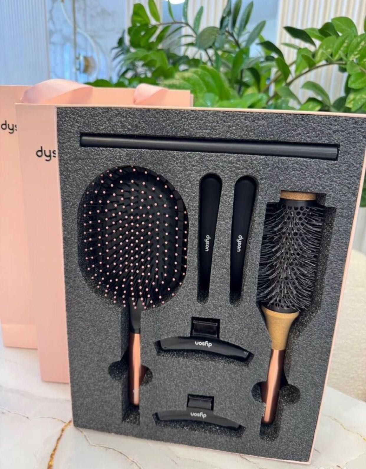 Продам Подарочные Наборы Dyson Styling Set Набор Расчесок