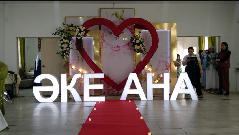 Анашым және Әкешім сөздерімен ерекше құттықтаулар!