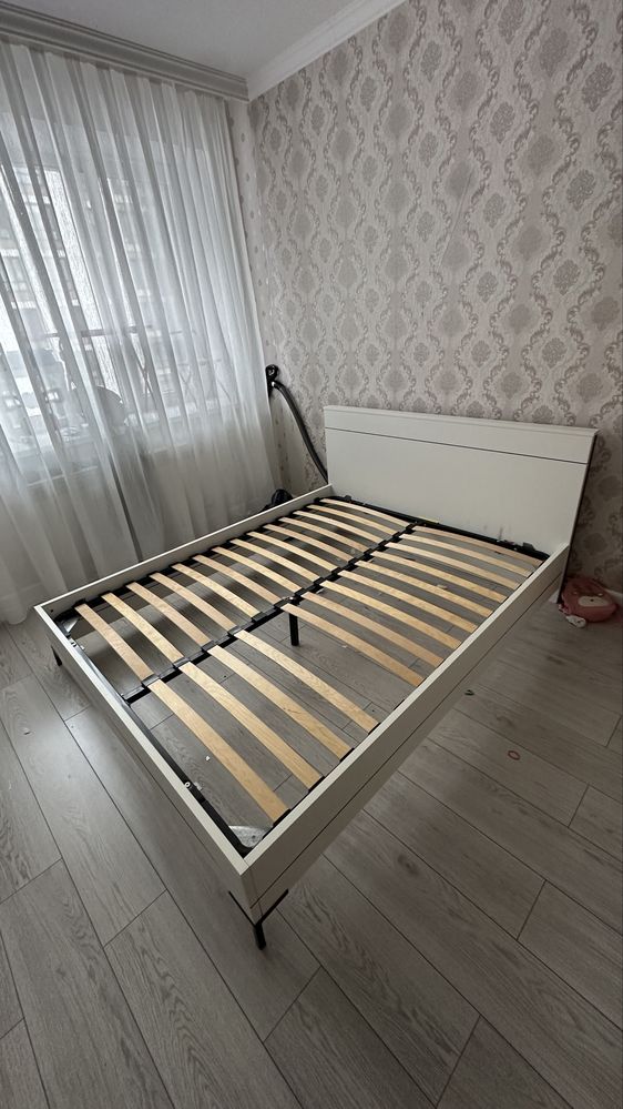 Спальный кровать