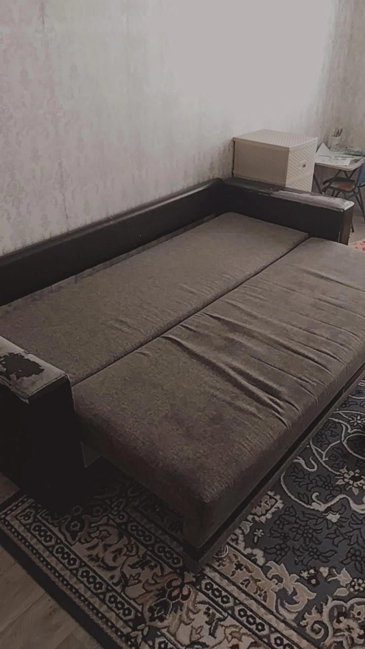 Продам диван срочно. Цена 15.000тг