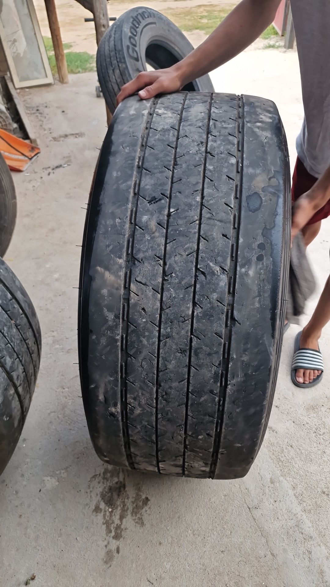 Покрышки для фуры 385/55/22/5