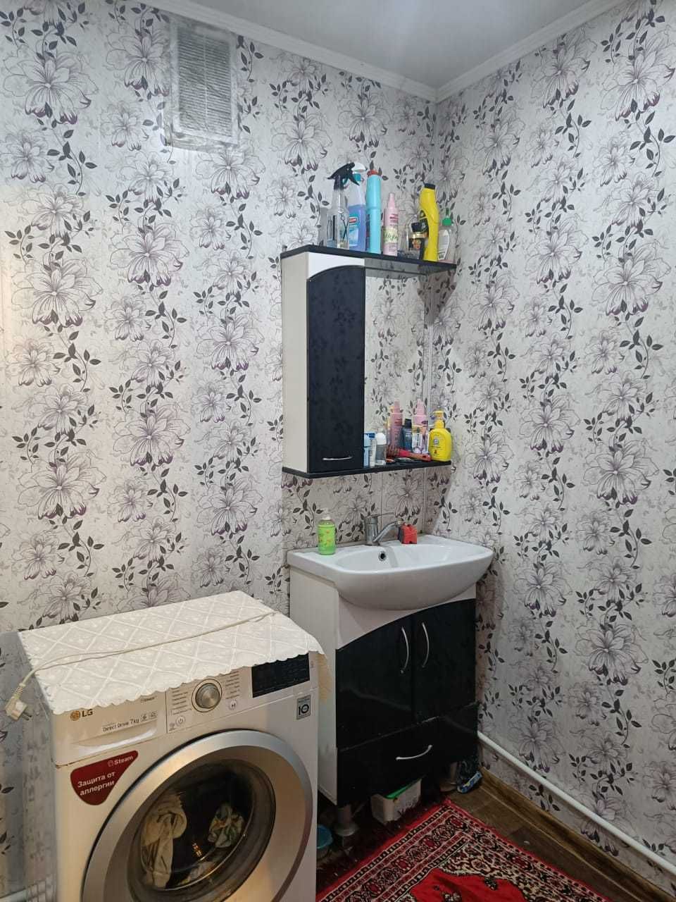 Продам 4 комнатный дом с центральным отоплением и водой, канализацией