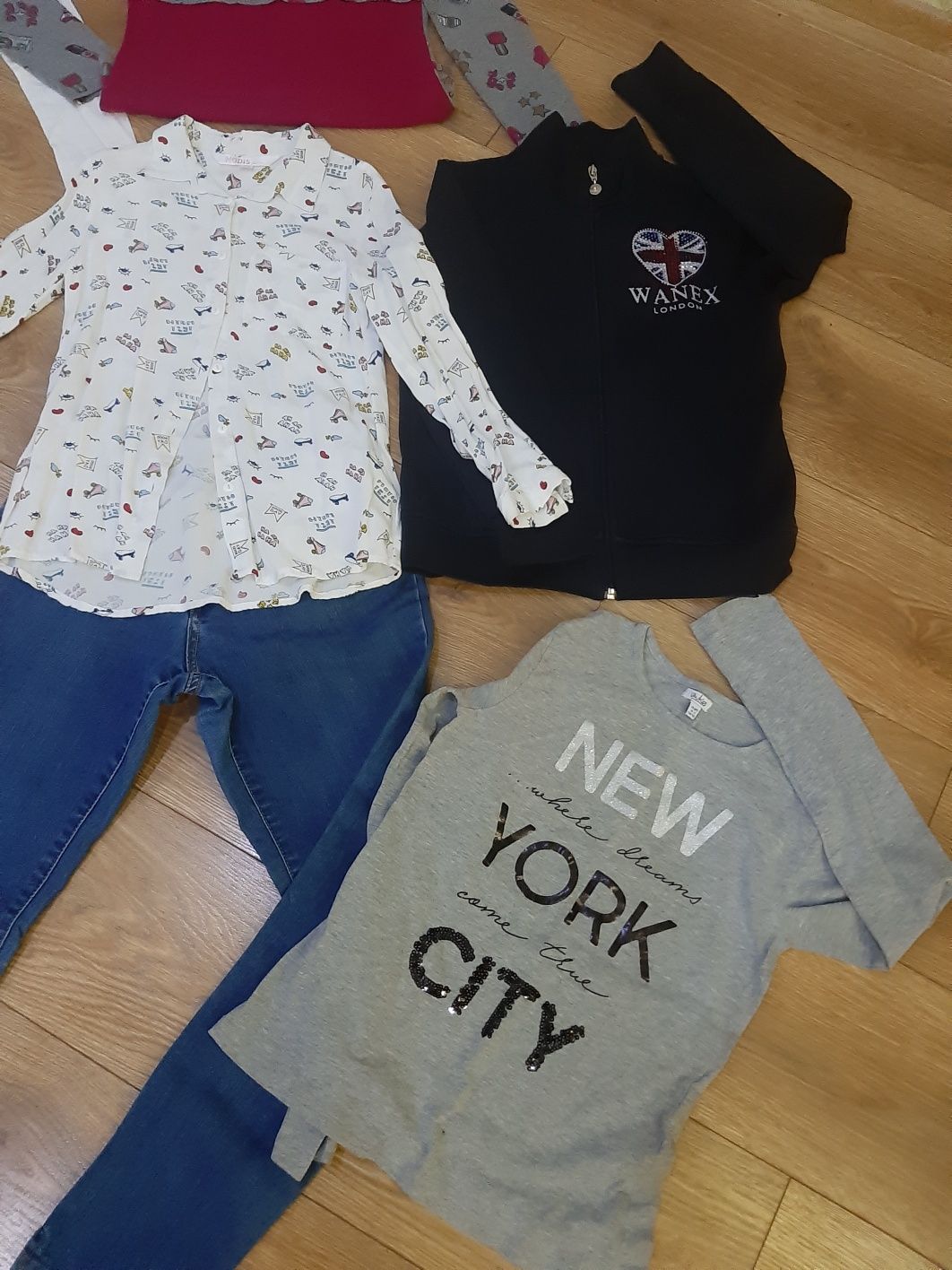 Продам вещи на девочку 7-9 лет, 2 Пакета и обувь(кожа,демисезон).. .