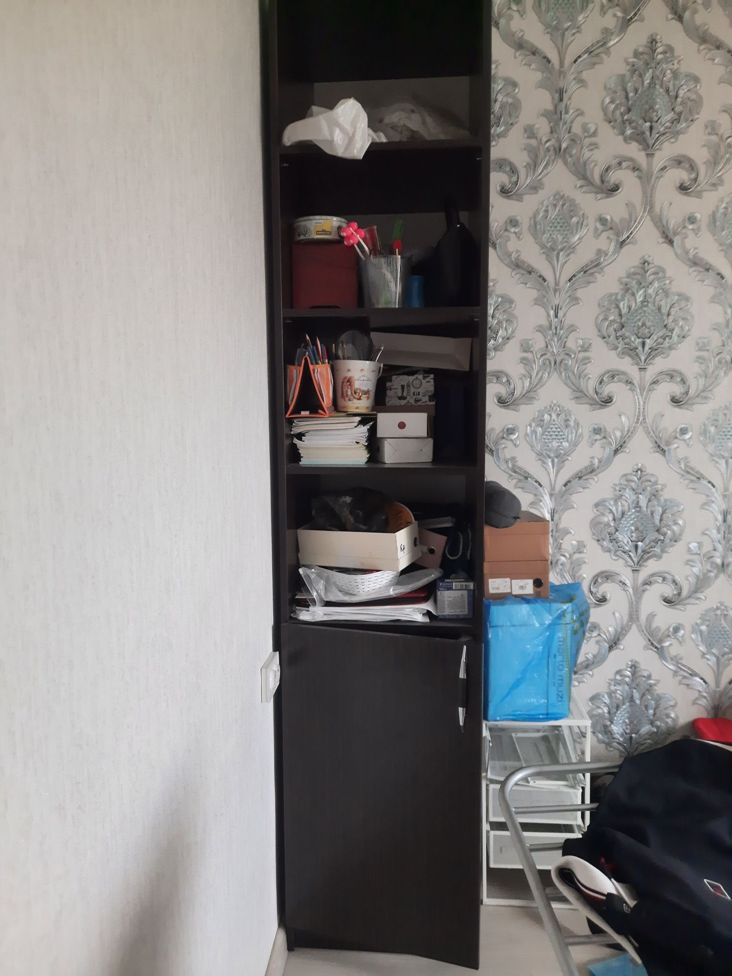Срочно  продаю шкаф