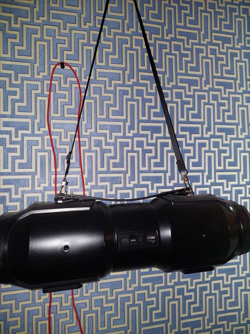 Мощная колонка, с микрофоном+USB шнур+AUX
