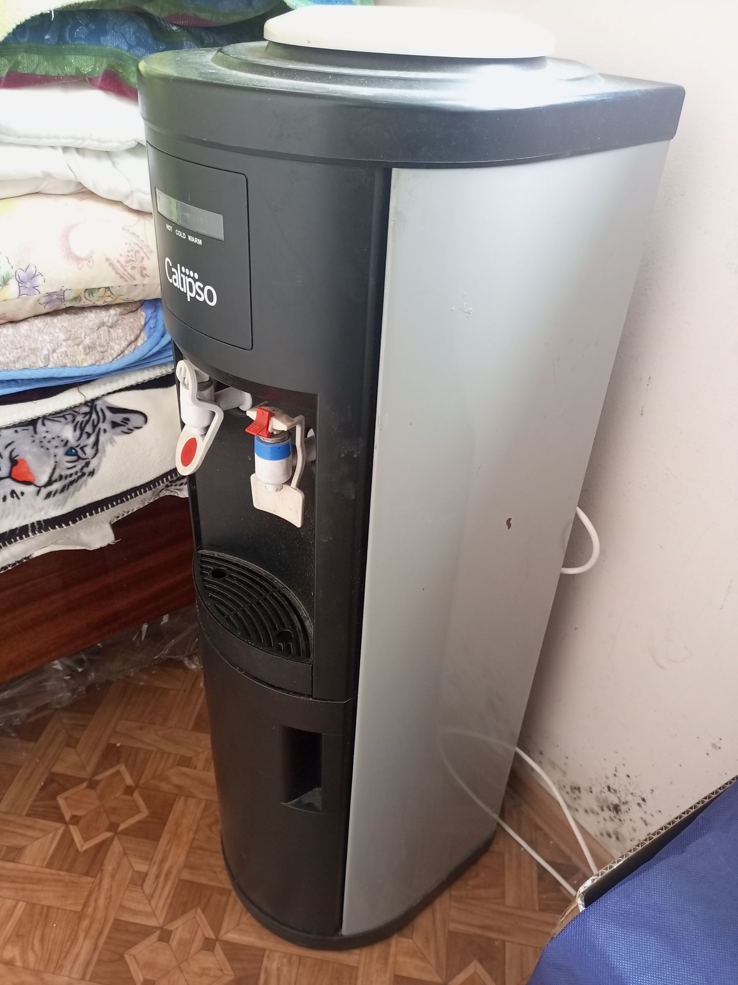 Диспенсер для воды.